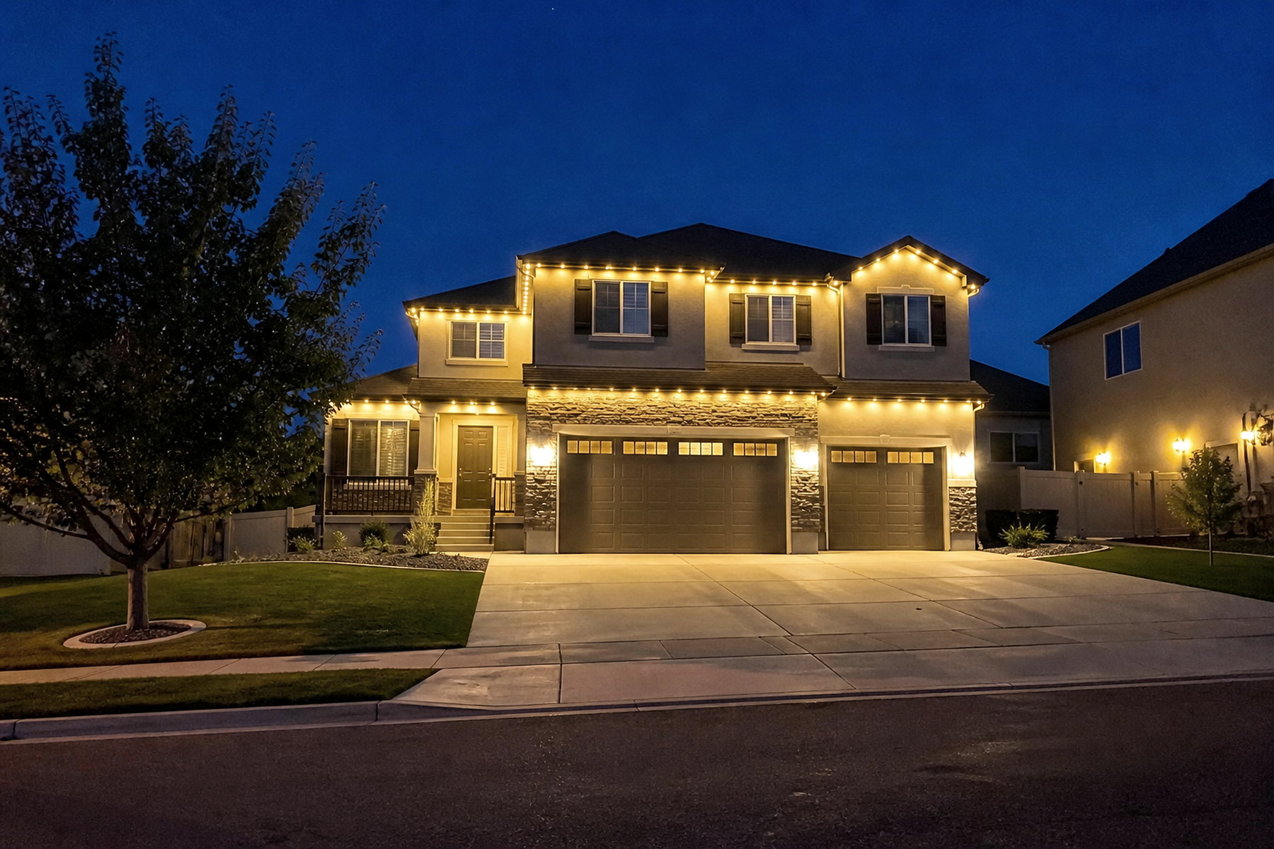 Permanent landscape lighting at dusk in Utah by Sol Scapes