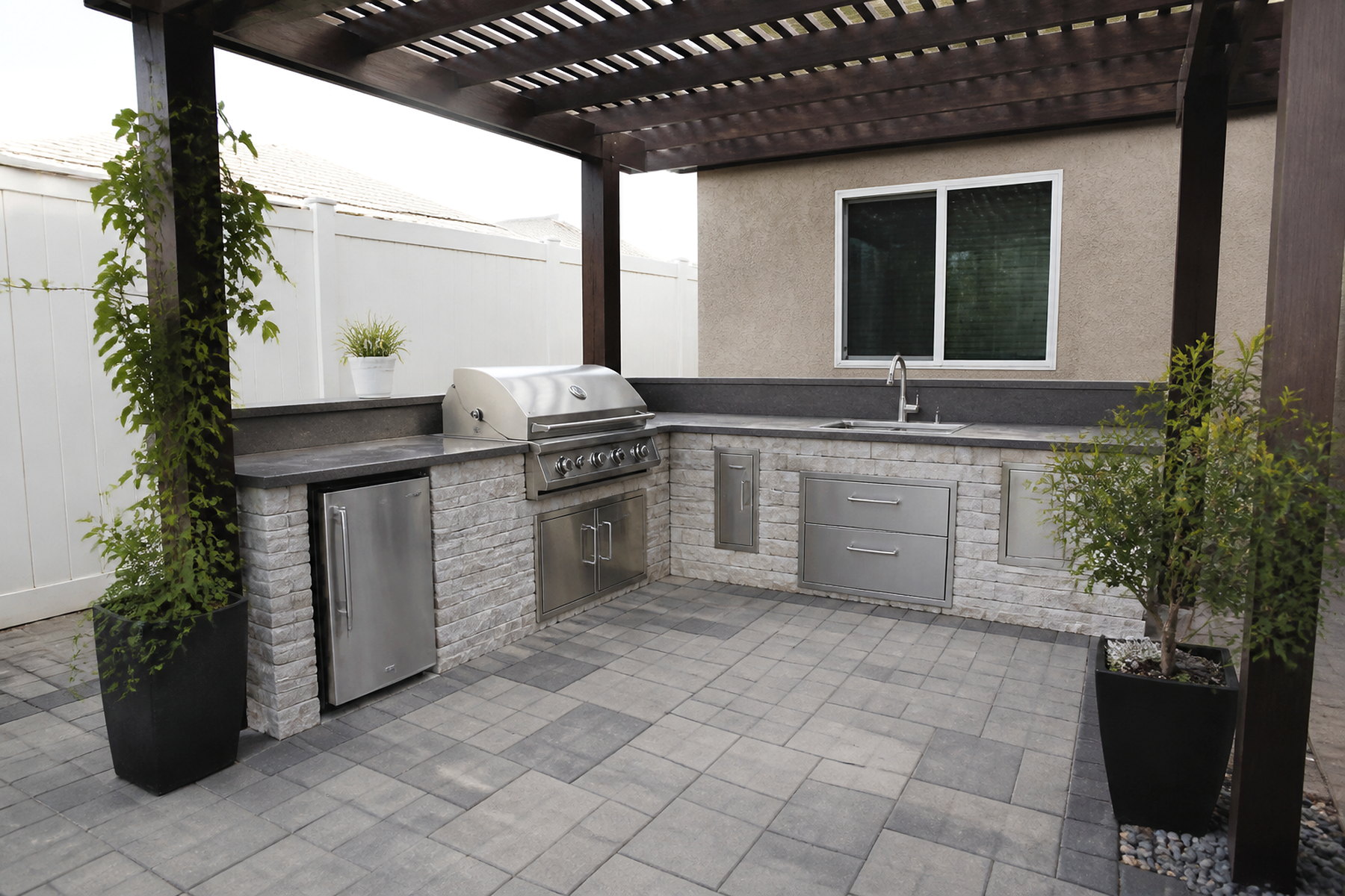Paver patio and outdoor kitchen in Utah